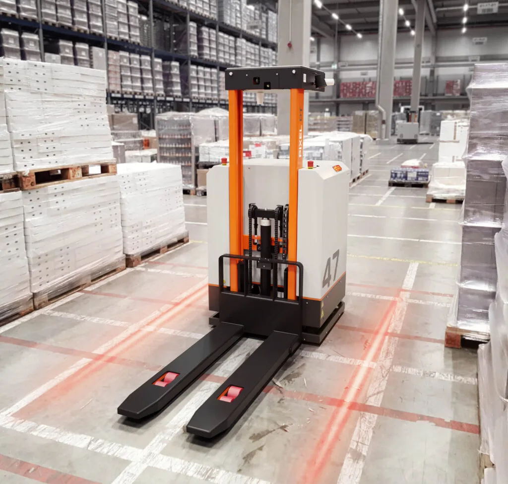 KI-navigierter autonomer Paletten-Transportroboter von Pixel Robotics